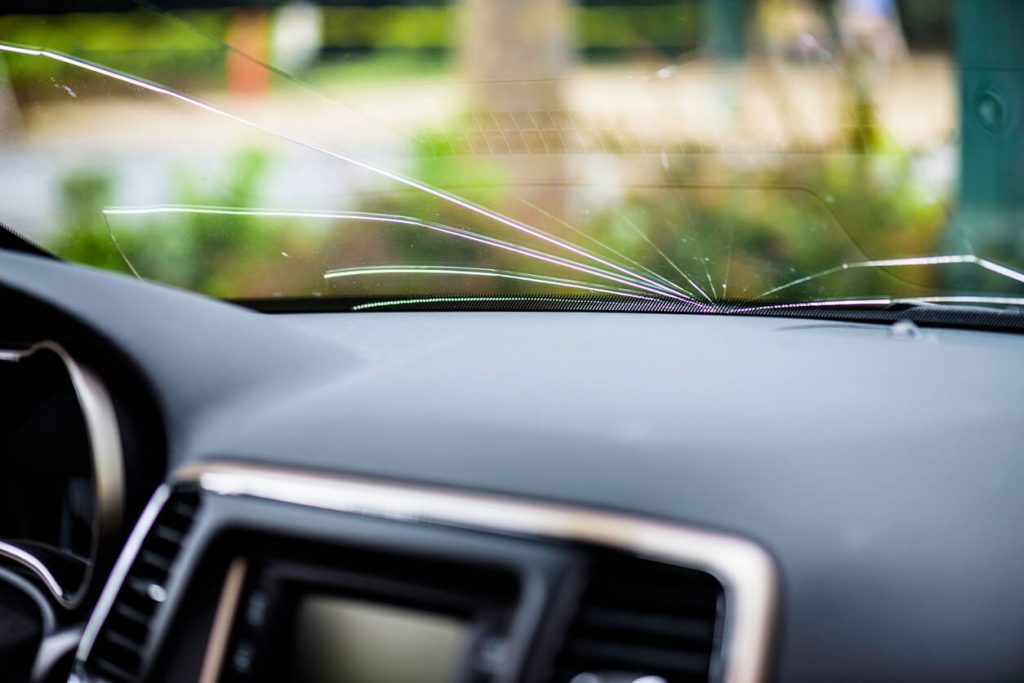Dangers of Cracked Windshields